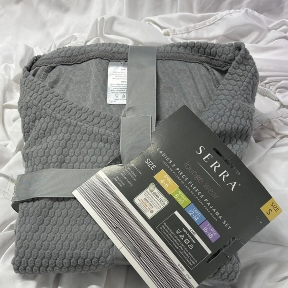Serra fleece 2 piece set in Soft Gray & white Fleece Pajama Set small nwt